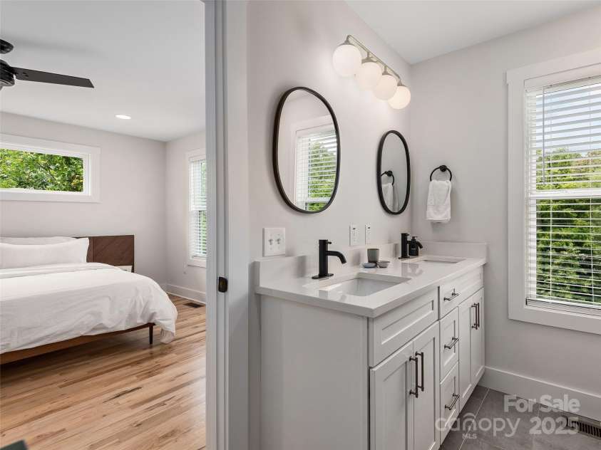 21 Busbee View Road, Asheville, NC 28803.  MLS# CAR4281335, YatesRealty ID 30222. 