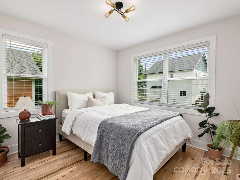 21 Busbee View Road, Asheville, NC 28803.  MLS# CAR4281335, YatesRealty ID 30222. 