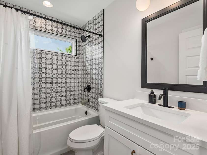 21 Busbee View Road, Asheville, NC 28803.  MLS# CAR4281335, YatesRealty ID 30222. 