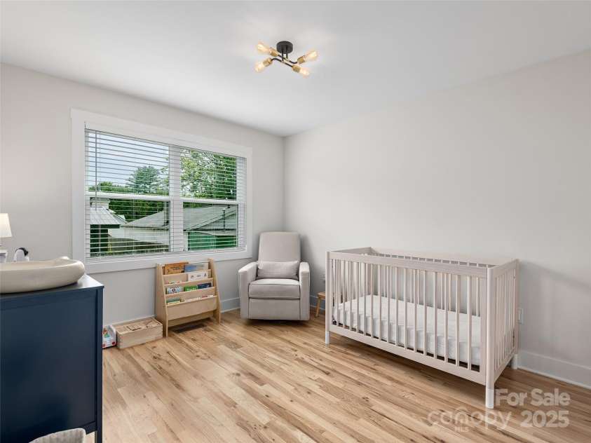 21 Busbee View Road, Asheville, NC 28803.  MLS# CAR4281335, YatesRealty ID 30222. 