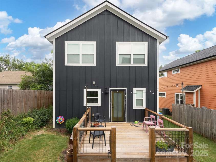 21 Busbee View Road, Asheville, NC 28803.  MLS# CAR4281335, YatesRealty ID 30222. 