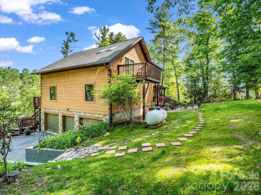 247 Woods Road, Spruce Pine, NC 28777.  MLS# CAR4389660, YatesRealty ID 30222. 