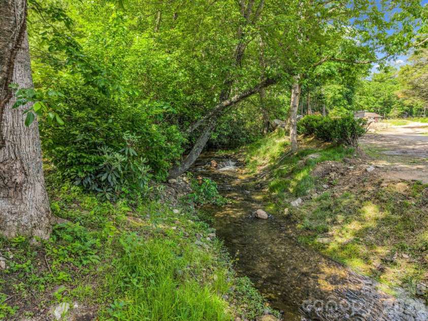 247 Woods Road, Spruce Pine, NC 28777.  MLS# CAR4389660, YatesRealty ID 30222. 