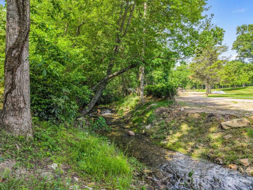 247 Woods Road, Spruce Pine, NC 28777.  MLS# CAR4389660, YatesRealty ID 30222. 