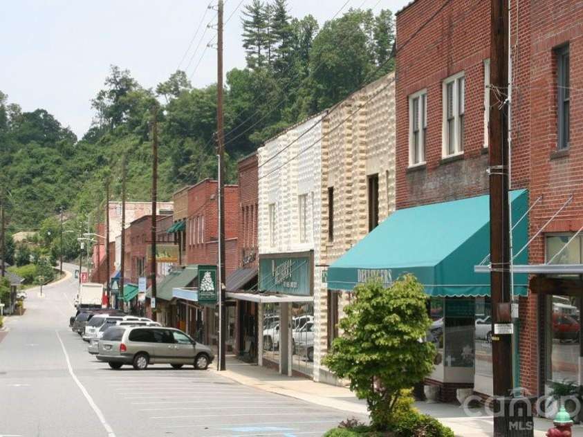 247 Woods Road, Spruce Pine, NC 28777.  MLS# CAR4389660, YatesRealty ID 30222. 