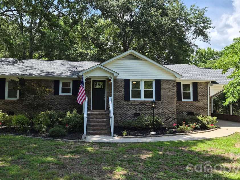 1319 Sourwood Drive, Chester, SC 29706.  MLS# CAR4391435, YatesRealty ID 30223. 
