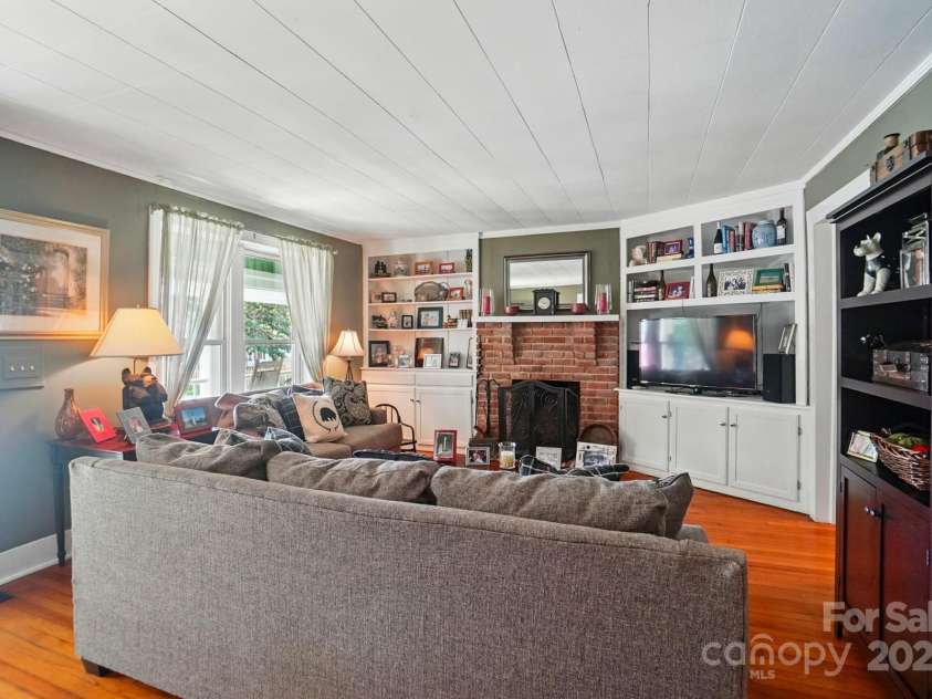 22 Poplar Street, Belmont, NC 28012.  MLS# CAR4281360, YatesRealty ID 30224. 