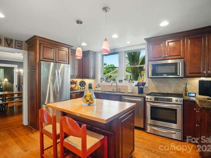 22 Poplar Street, Belmont, NC 28012.  MLS# CAR4281360, YatesRealty ID 30224. 