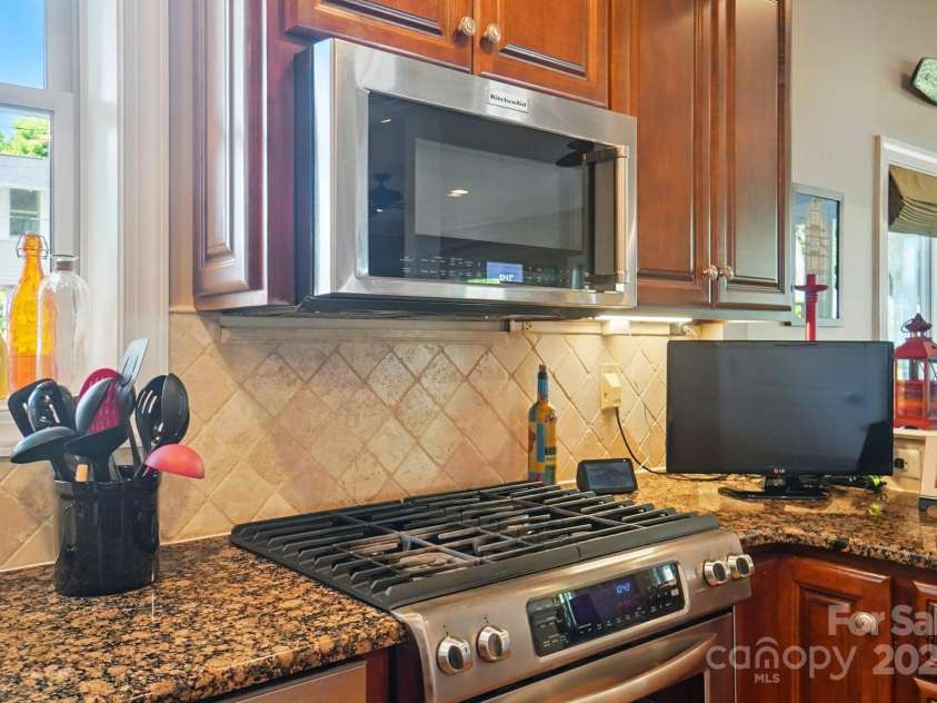 22 Poplar Street, Belmont, NC 28012.  MLS# CAR4281360, YatesRealty ID 30224. 