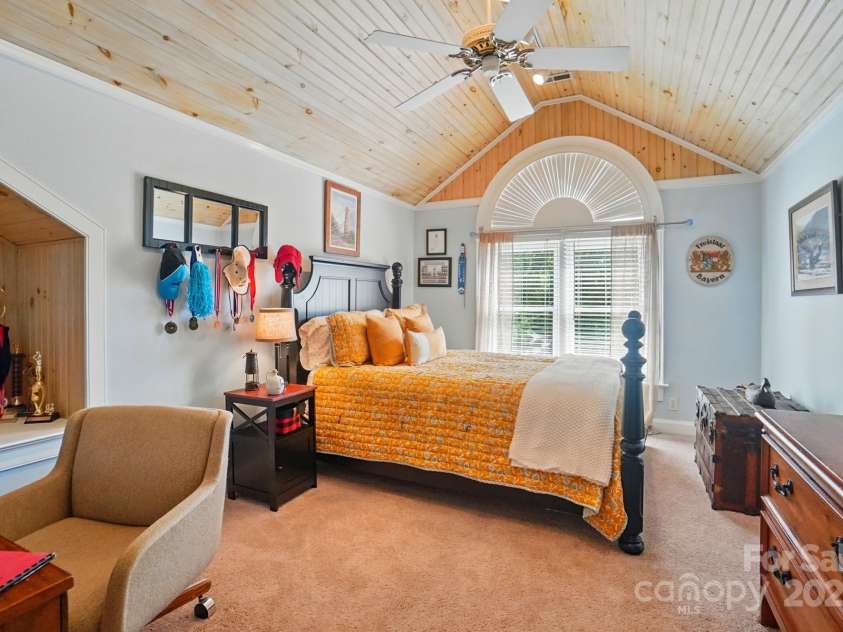 22 Poplar Street, Belmont, NC 28012.  MLS# CAR4281360, YatesRealty ID 30224. 