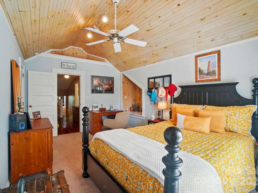 22 Poplar Street, Belmont, NC 28012.  MLS# CAR4281360, YatesRealty ID 30224. 