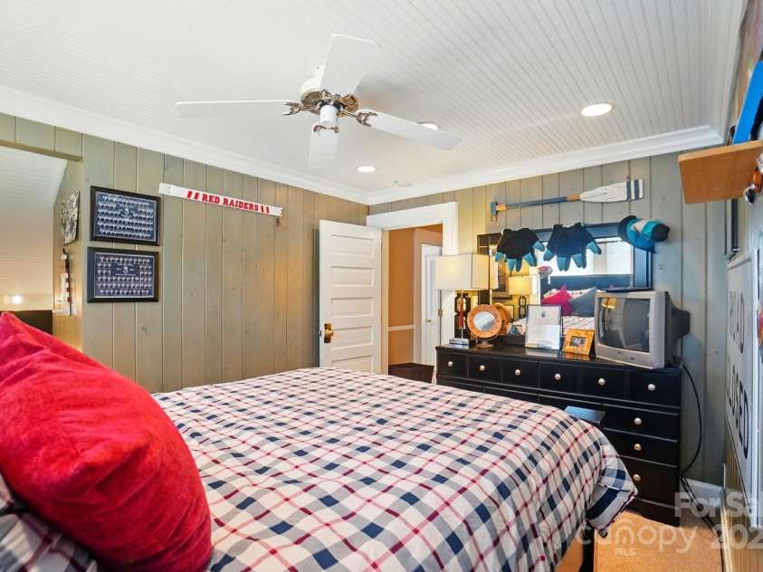 22 Poplar Street, Belmont, NC 28012.  MLS# CAR4281360, YatesRealty ID 30224. 