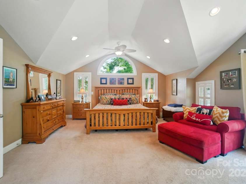 22 Poplar Street, Belmont, NC 28012.  MLS# CAR4281360, YatesRealty ID 30224. 