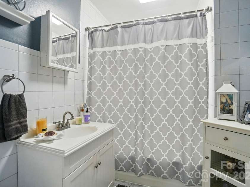 22 Poplar Street, Belmont, NC 28012.  MLS# CAR4281360, YatesRealty ID 30224. 