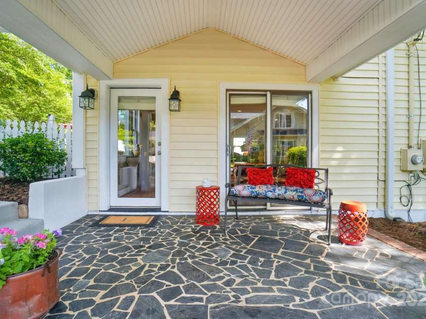 22 Poplar Street, Belmont, NC 28012.  MLS# CAR4281360, YatesRealty ID 30224. 