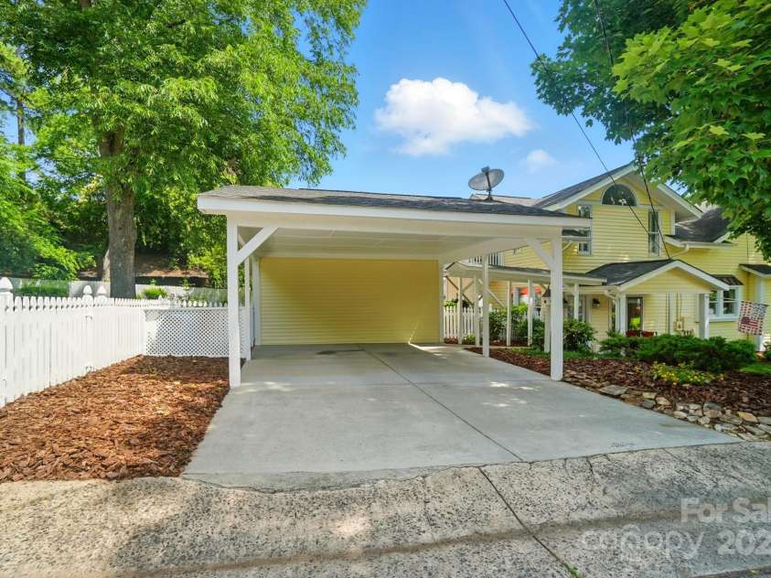 22 Poplar Street, Belmont, NC 28012.  MLS# CAR4281360, YatesRealty ID 30224. 