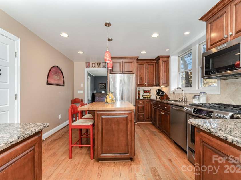 22 Poplar Street, Belmont, NC 28012.  MLS# CAR4320553, YatesRealty ID 30224. 