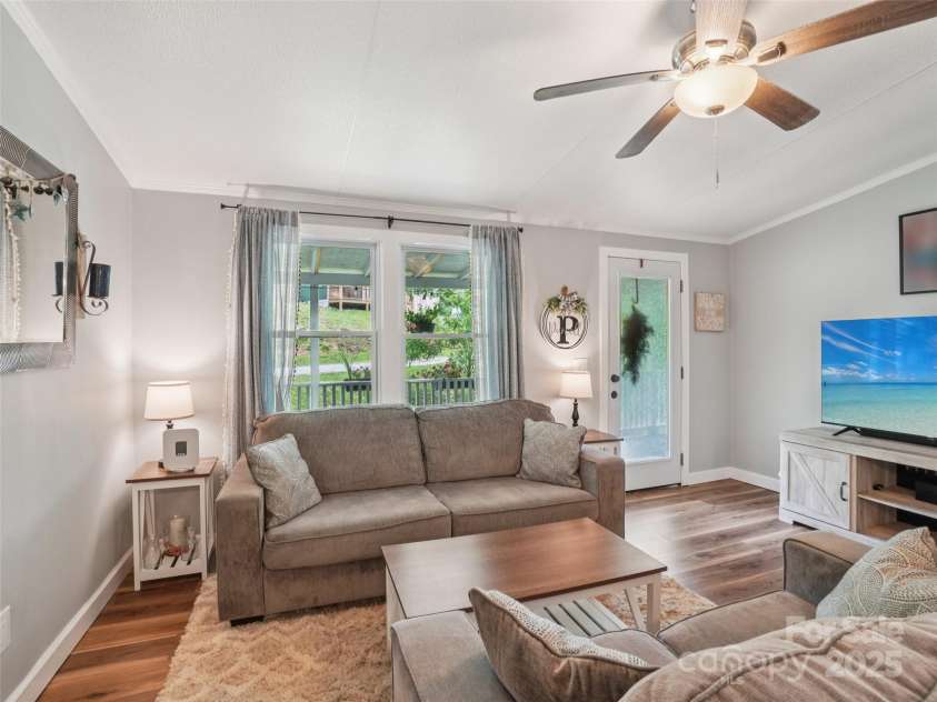 16 Collins Mountain Drive, Asheville, NC 28804.  MLS# CAR4287416, YatesRealty ID 30225. 