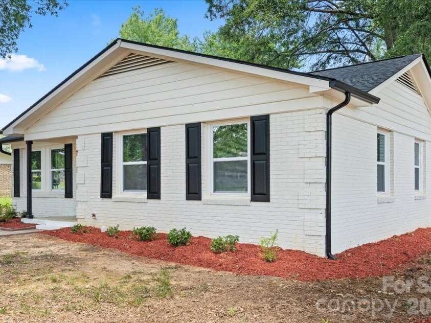 8006 Hemby Wood Drive, Indian Trail, NC 28079.  MLS# CAR4390897, YatesRealty ID 30225. 
