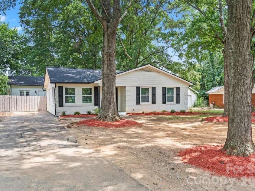 8006 Hemby Wood Drive, Indian Trail, NC 28079.  MLS# CAR4390897, YatesRealty ID 30225. 