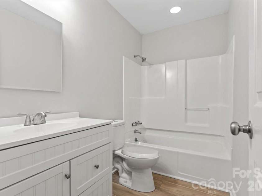 8006 Hemby Wood Drive, Indian Trail, NC 28079.  MLS# CAR4390897, YatesRealty ID 30225. Primary bath