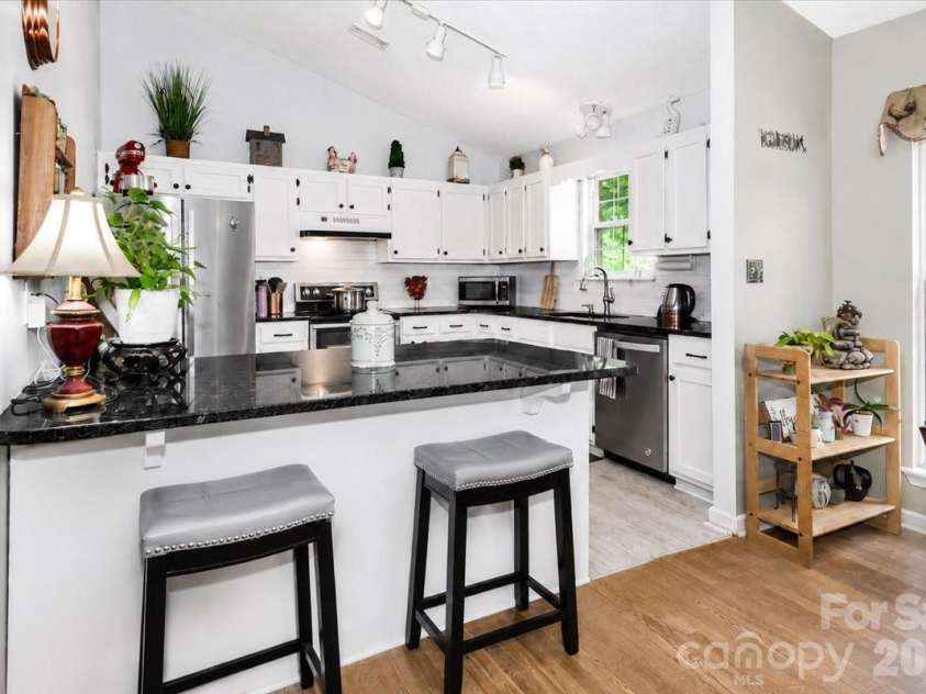 6803 Lowesville Lane, Stanley, NC 28164.  MLS# CAR4385358, YatesRealty ID 30226. Kitchen