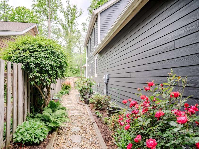 24 Stepping Stone Lane, Flat Rock, NC 28731.  MLS# CAR4255879, YatesRealty ID 30227. 