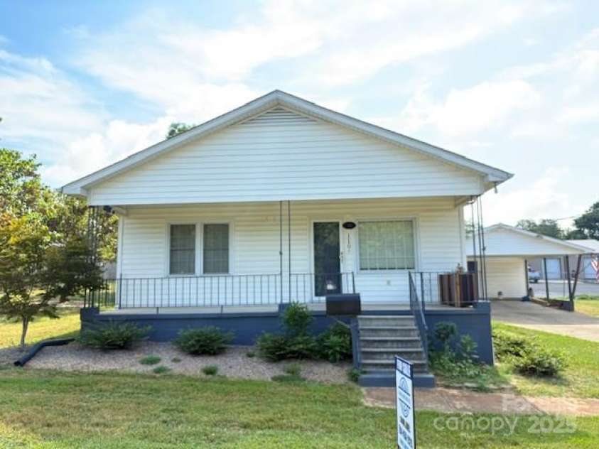 110 Davis Street, Dallas, NC 28034.  MLS# CAR4285935, YatesRealty ID 30228. 