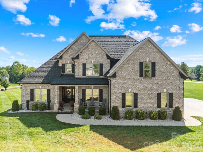 895 Oak Ridge Farms Circle, Newton, NC 28658.  MLS# CAR4309277, YatesRealty ID 30228. WELCOME HOME!
