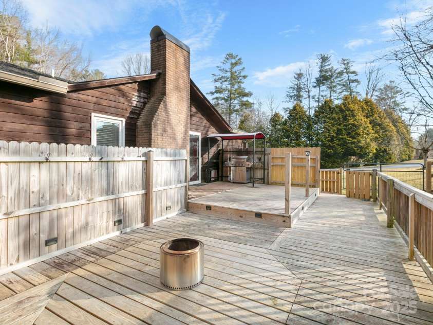 10 Shawn Drive, Etowah, NC 28729.  MLS# CAR4221140, YatesRealty ID 3023. 
