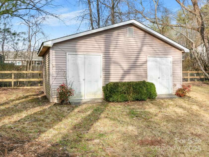 10 Shawn Drive, Etowah, NC 28729.  MLS# CAR4221140, YatesRealty ID 3023. 