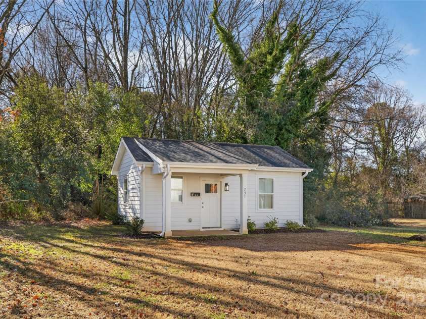 729 Wabash Avenue, Charlotte, NC 28208.  MLS# CAR4330495, YatesRealty ID 3023. 