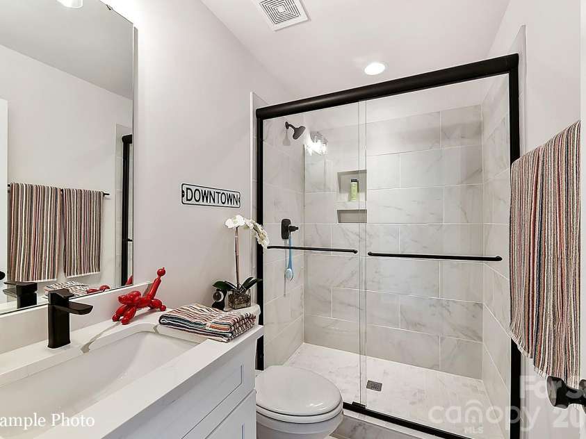 2133 Ford View Lane, Charlotte, NC 28206.  MLS# CAR4347183, YatesRealty ID 30230. 