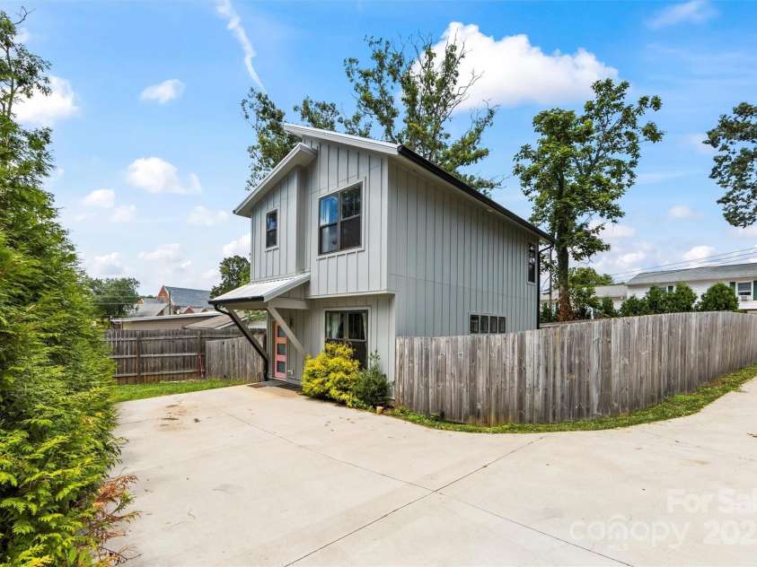 24 Blake Court, Arden, NC 28704.  MLS# CAR4288092, YatesRealty ID 30230. 