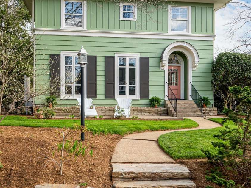 18 Edgemont Road, Asheville, NC 28801.  MLS# CAR4352399, YatesRealty ID 30231. 