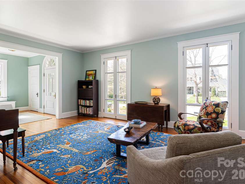 18 Edgemont Road, Asheville, NC 28801.  MLS# CAR4352399, YatesRealty ID 30231. 
