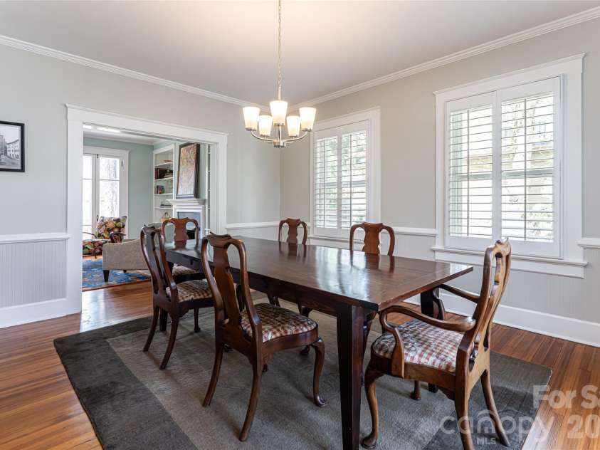 18 Edgemont Road, Asheville, NC 28801.  MLS# CAR4352399, YatesRealty ID 30231. 