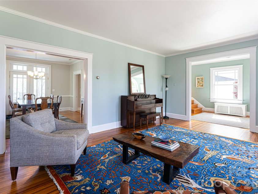18 Edgemont Road, Asheville, NC 28801.  MLS# CAR4352399, YatesRealty ID 30231. 