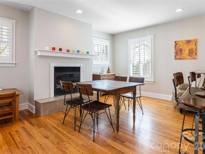 18 Edgemont Road, Asheville, NC 28801.  MLS# CAR4352399, YatesRealty ID 30231. 