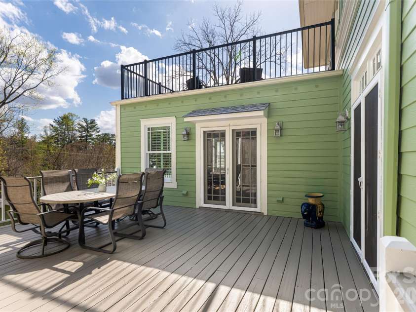 18 Edgemont Road, Asheville, NC 28801.  MLS# CAR4352399, YatesRealty ID 30231. 