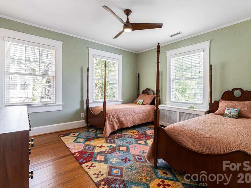 18 Edgemont Road, Asheville, NC 28801.  MLS# CAR4352399, YatesRealty ID 30231. 