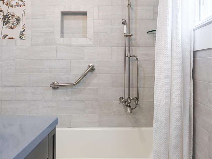 18 Edgemont Road, Asheville, NC 28801.  MLS# CAR4352399, YatesRealty ID 30231. 