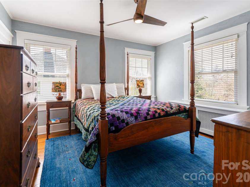 18 Edgemont Road, Asheville, NC 28801.  MLS# CAR4352399, YatesRealty ID 30231. 