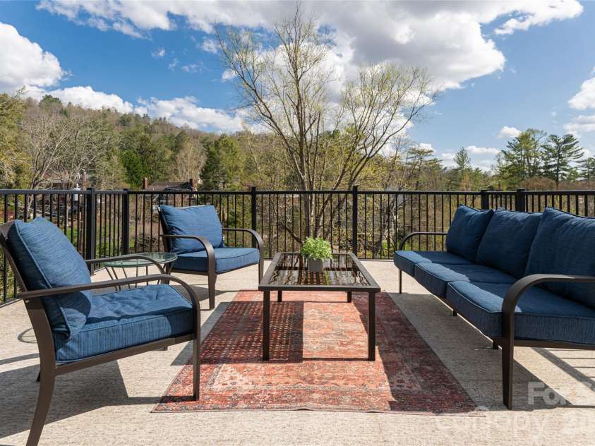 18 Edgemont Road, Asheville, NC 28801.  MLS# CAR4352399, YatesRealty ID 30231. 