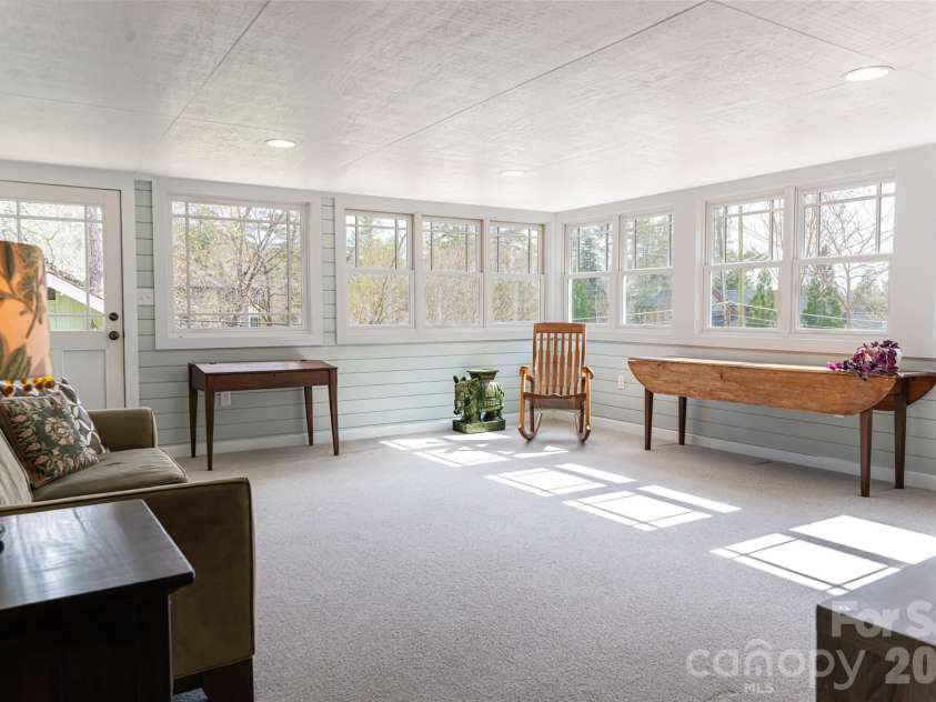 18 Edgemont Road, Asheville, NC 28801.  MLS# CAR4352399, YatesRealty ID 30231. 