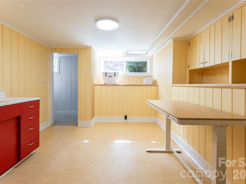 18 Edgemont Road, Asheville, NC 28801.  MLS# CAR4352399, YatesRealty ID 30231. 