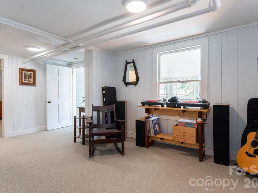18 Edgemont Road, Asheville, NC 28801.  MLS# CAR4352399, YatesRealty ID 30231. 