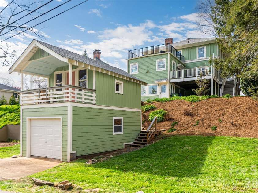 18 Edgemont Road, Asheville, NC 28801.  MLS# CAR4352399, YatesRealty ID 30231. 