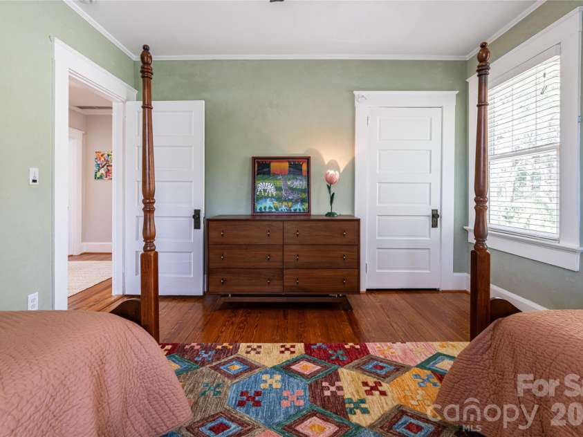 18 Edgemont Road, Asheville, NC 28801.  MLS# CAR4352399, YatesRealty ID 30231. 