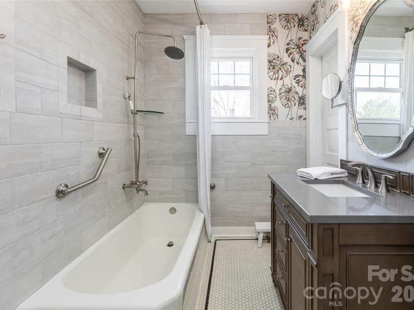 18 Edgemont Road, Asheville, NC 28801.  MLS# CAR4352399, YatesRealty ID 30231. 